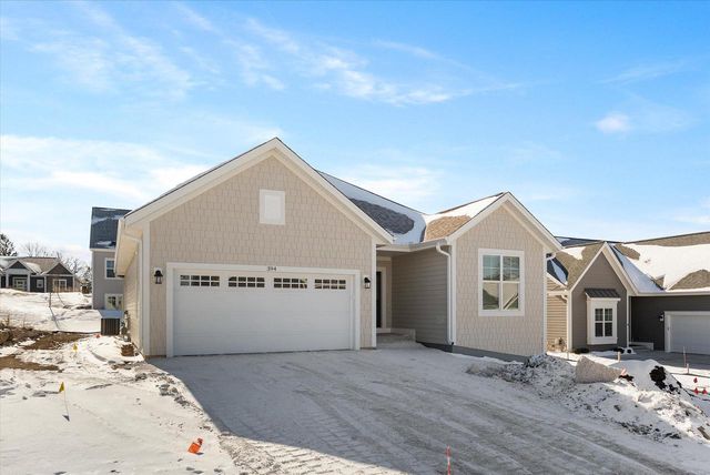 394 Sandy CIRCLE, Pewaukee, WI 53072