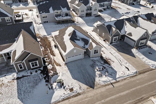 394 Sandy CIRCLE, Pewaukee, WI 53072