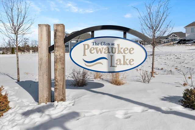 394 Sandy CIRCLE, Pewaukee, WI 53072