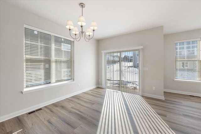 394 Sandy CIRCLE, Pewaukee, WI 53072