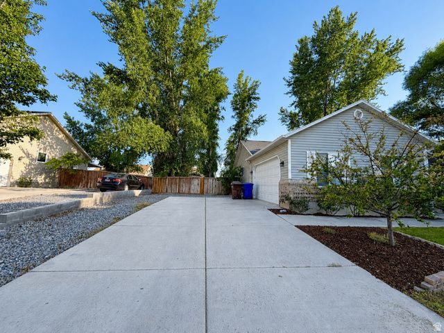1320 E RAPTOR RD, Eagle Mountain, UT 84005