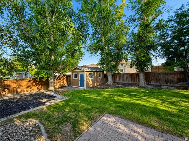 1320 E RAPTOR RD, Eagle Mountain, UT 84005