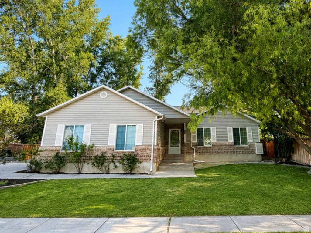 1320 E RAPTOR RD, Eagle Mountain, UT 84005 — exterior