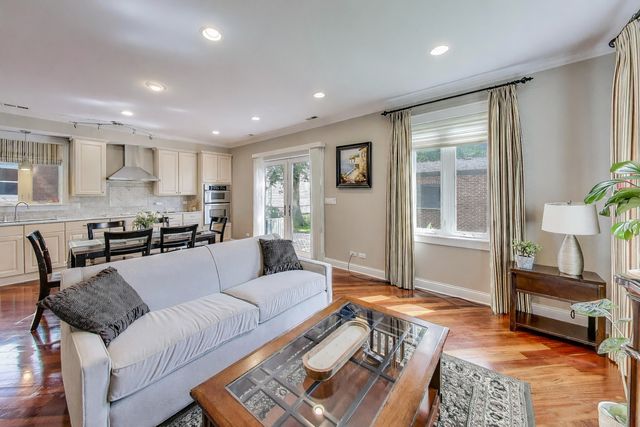 3472 W North Shore Avenue, Lincolnwood, IL 60712