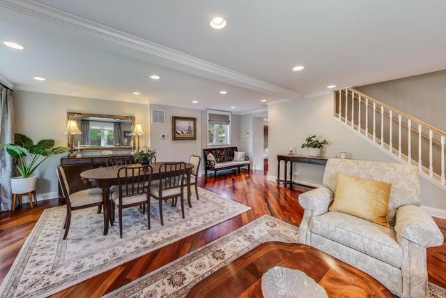 3472 W North Shore Avenue, Lincolnwood, IL 60712
