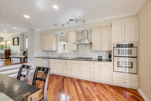 3472 W North Shore Avenue, Lincolnwood, IL 60712