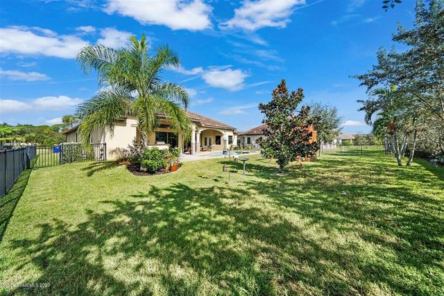 906 Casa Dolce Casa Circle, Rockledge, FL 32955