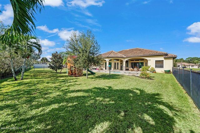 906 Casa Dolce Casa Circle, Rockledge, FL 32955