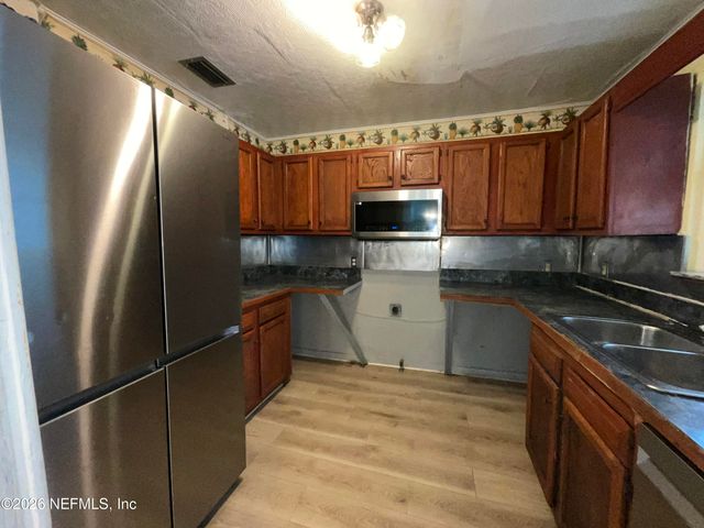 2737 LAKE SHORE Boulevard, Jacksonville, FL 32210