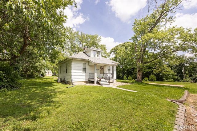 2015 Lake Avenue, Belleville, IL 62226