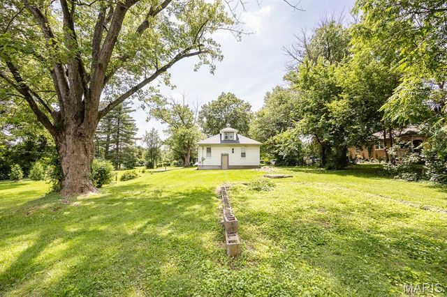 2015 Lake Avenue, Belleville, IL 62226