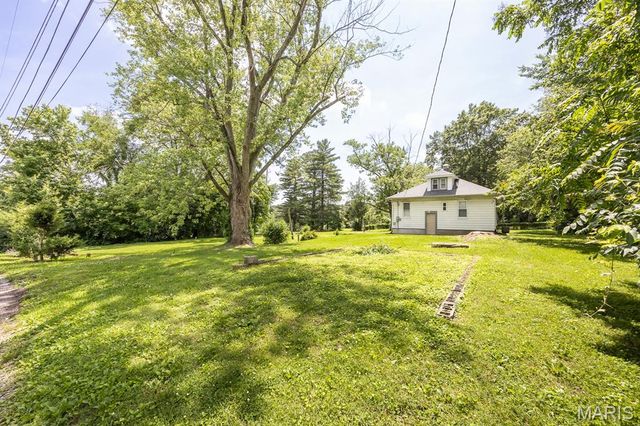 2015 Lake Avenue, Belleville, IL 62226