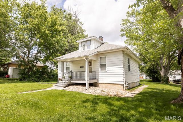2015 Lake Avenue, Belleville, IL 62226