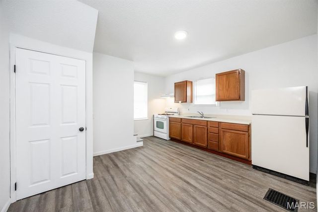 2015 Lake Avenue, Belleville, IL 62226