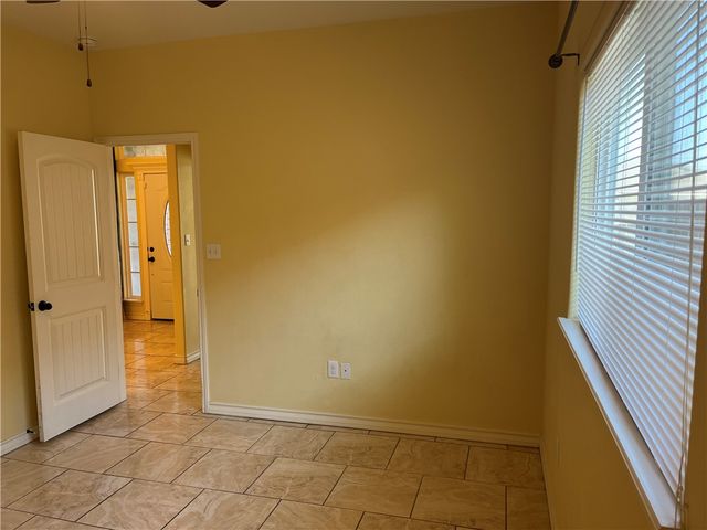 2565 Sands Dr, Corpus Christi, TX 78418