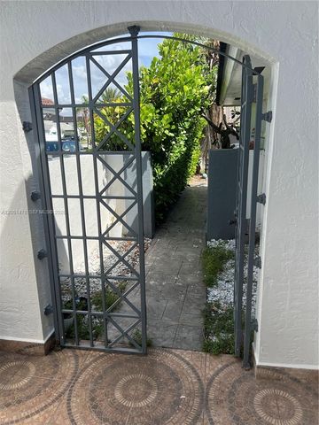 5861 SW 149th Ct, Miami, FL 33193