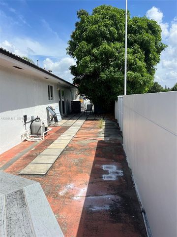 5861 SW 149th Ct, Miami, FL 33193