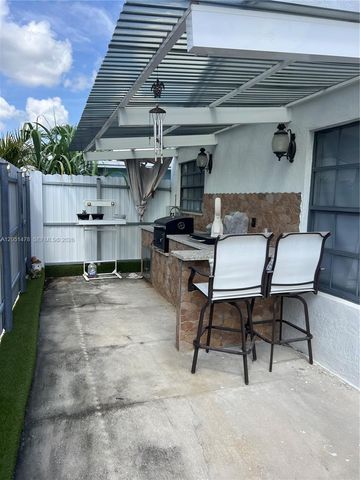 5861 SW 149th Ct, Miami, FL 33193