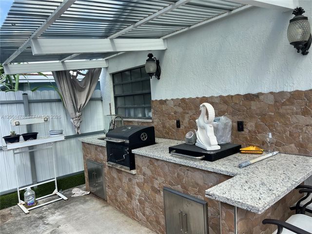 5861 SW 149th Ct, Miami, FL 33193