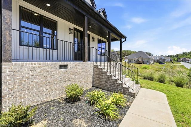 7606 Monty Drive, Kernersville, NC 27284
