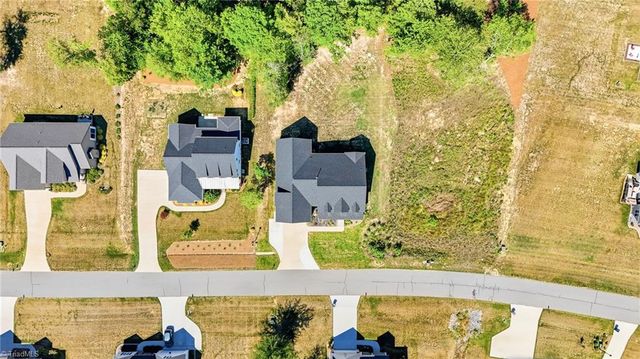 7606 Monty Drive, Kernersville, NC 27284