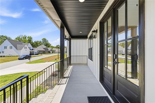 7606 Monty Drive, Kernersville, NC 27284