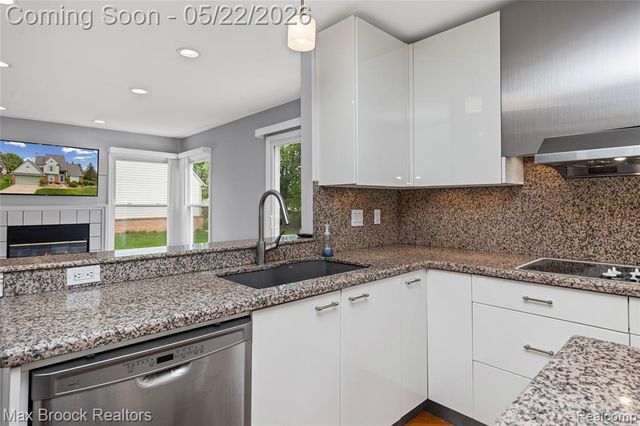 39456 Squire Road, Novi, MI 48375