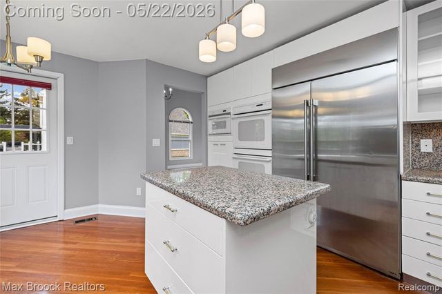 39456 Squire Road, Novi, MI 48375