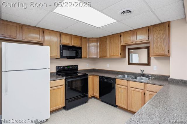 39456 Squire Road, Novi, MI 48375