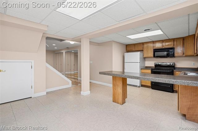39456 Squire Road, Novi, MI 48375