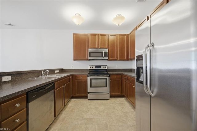 2424 Chancery Ln Apt 303, Chesapeake, VA 23321