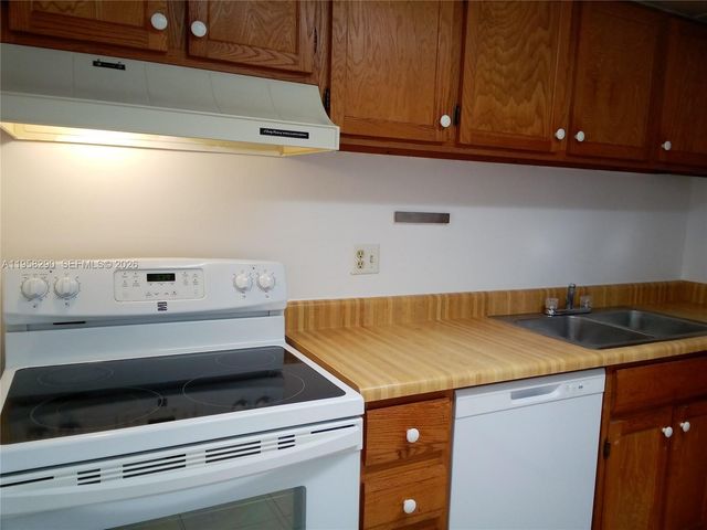 3720 Inverrary Drive 2S, Lauderhill, FL 33319