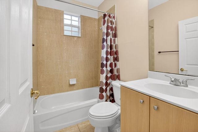 21 Largo Way, Boynton Beach, FL 33426