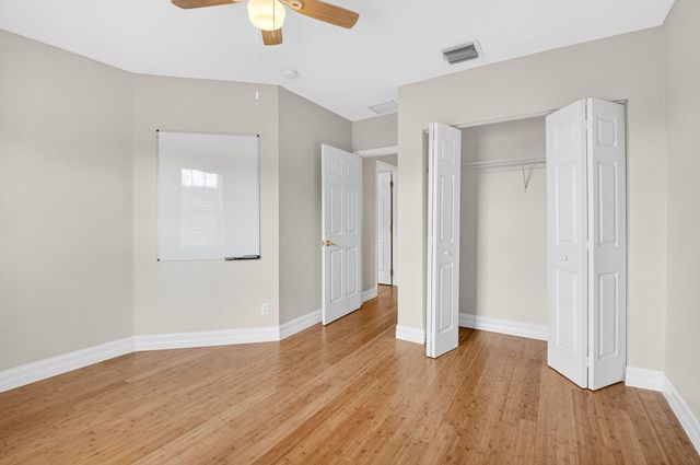 21 Largo Way, Boynton Beach, FL 33426