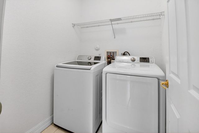 21 Largo Way, Boynton Beach, FL 33426