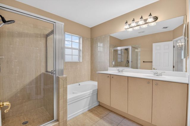 21 Largo Way, Boynton Beach, FL 33426