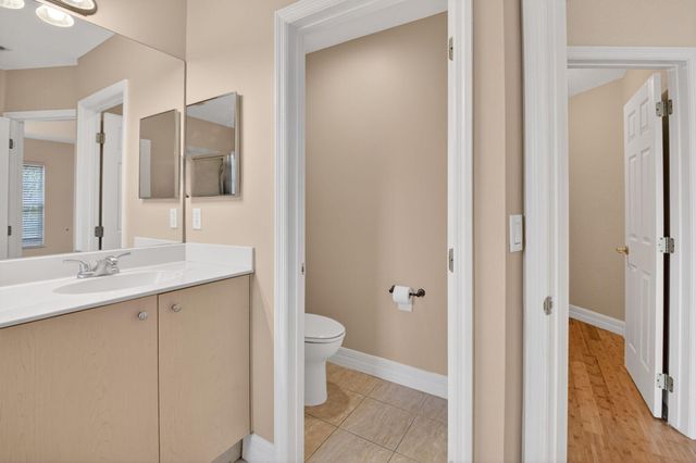 21 Largo Way, Boynton Beach, FL 33426