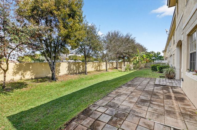 21 Largo Way, Boynton Beach, FL 33426