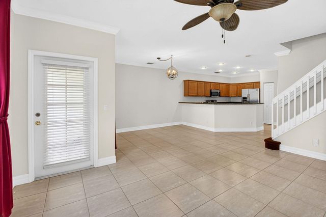 21 Largo Way, Boynton Beach, FL 33426