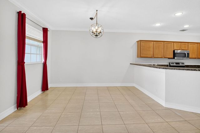 21 Largo Way, Boynton Beach, FL 33426