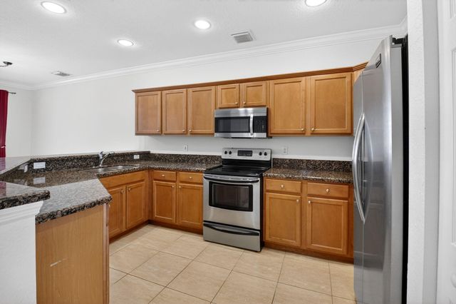 21 Largo Way, Boynton Beach, FL 33426