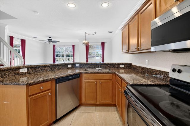 21 Largo Way, Boynton Beach, FL 33426