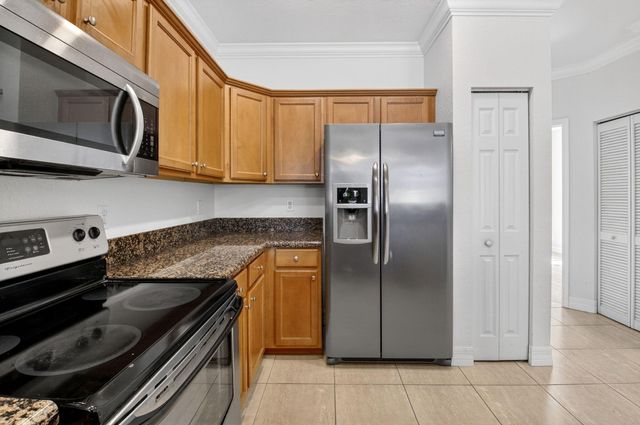 21 Largo Way, Boynton Beach, FL 33426