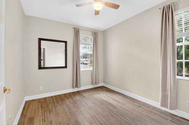 21 Largo Way, Boynton Beach, FL 33426