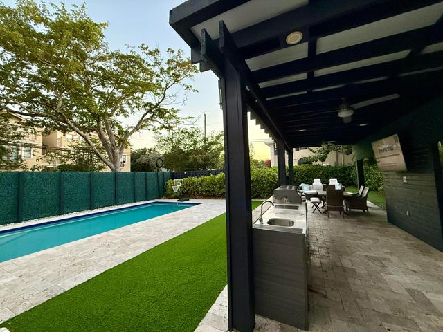 701 NE 17 Way, Fort Lauderdale, FL 33304