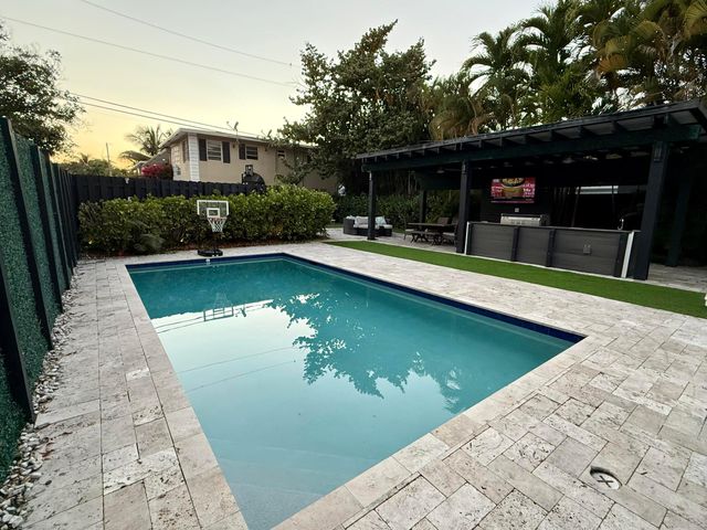 701 NE 17 Way, Fort Lauderdale, FL 33304