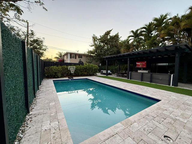 701 NE 17 Way, Fort Lauderdale, FL 33304