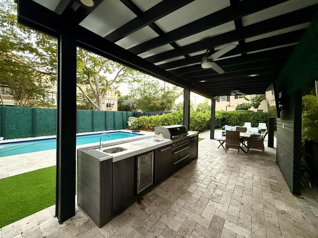701 NE 17 Way, Fort Lauderdale, FL 33304