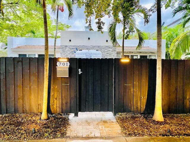 701 NE 17 Way, Fort Lauderdale, FL 33304