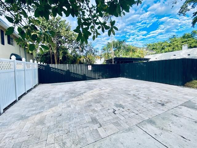 701 NE 17 Way, Fort Lauderdale, FL 33304